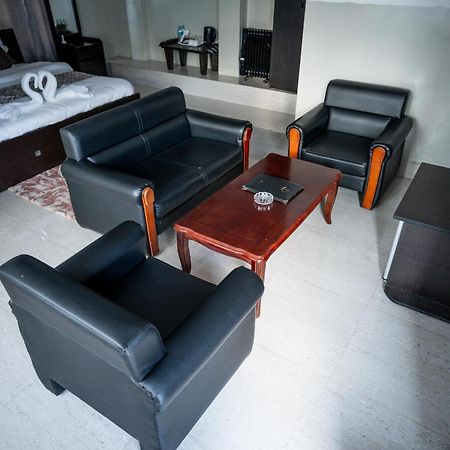 2K Hotel Kohima 外观 照片