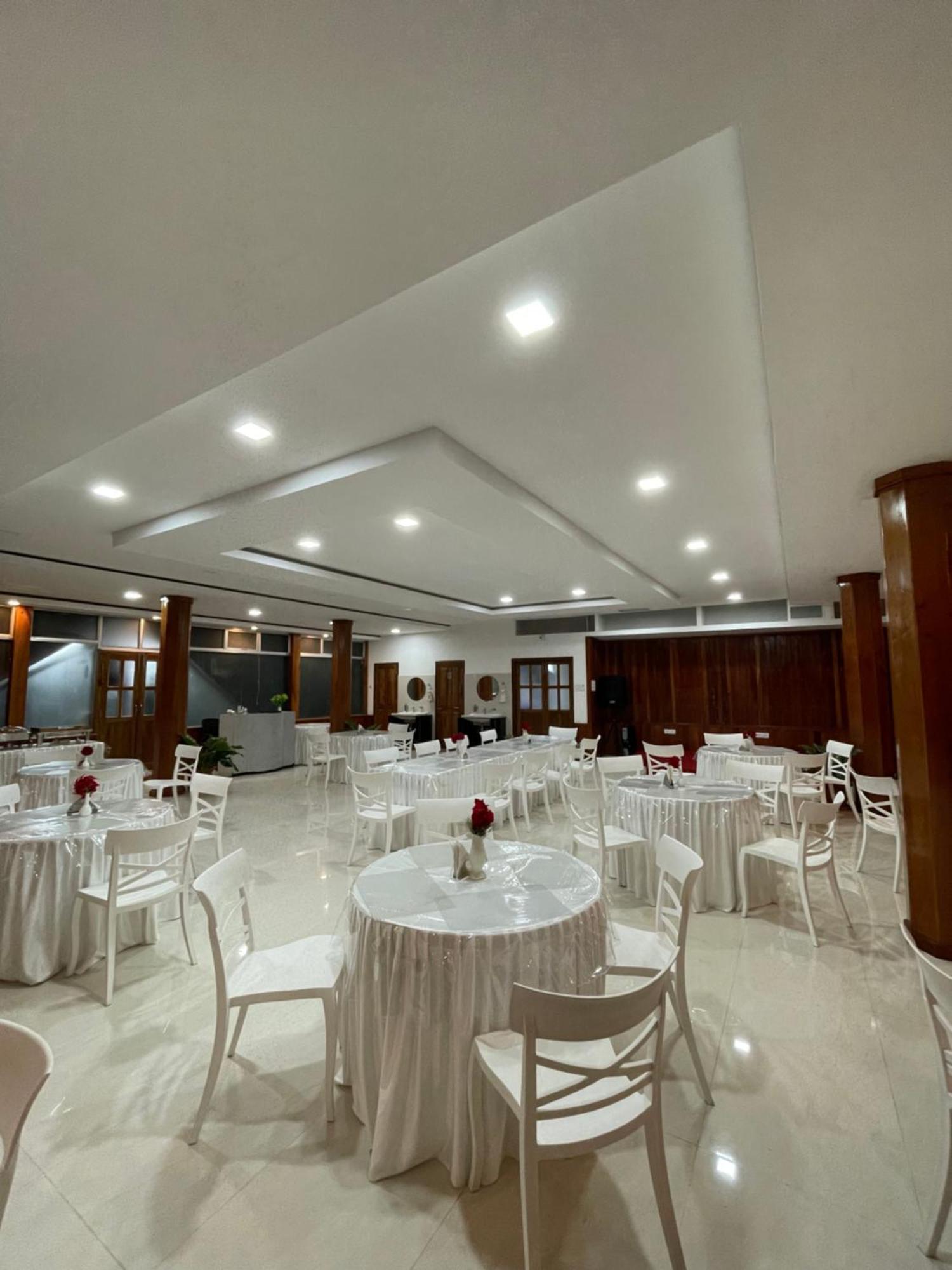 2K Hotel Kohima 外观 照片