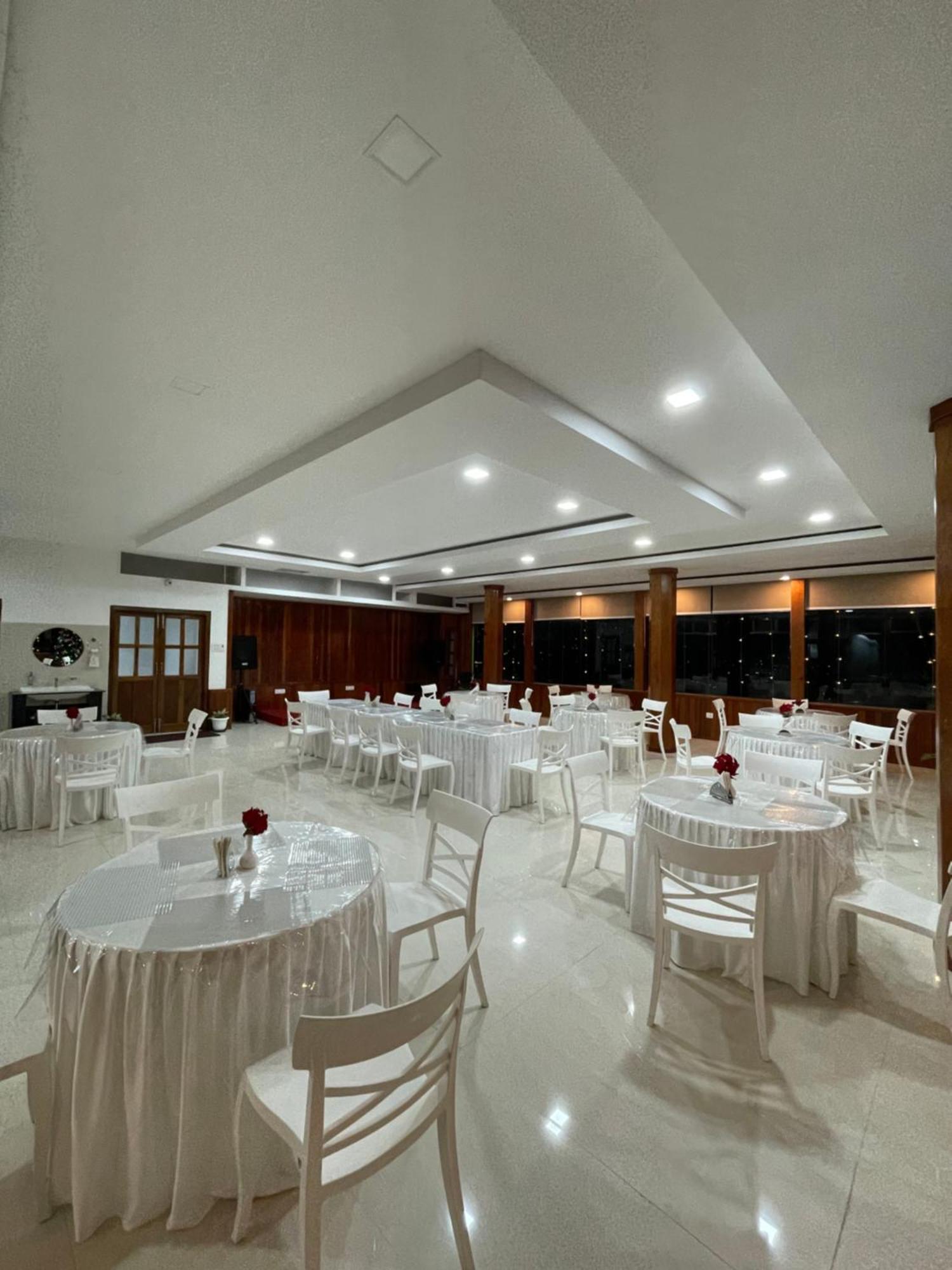 2K Hotel Kohima 外观 照片