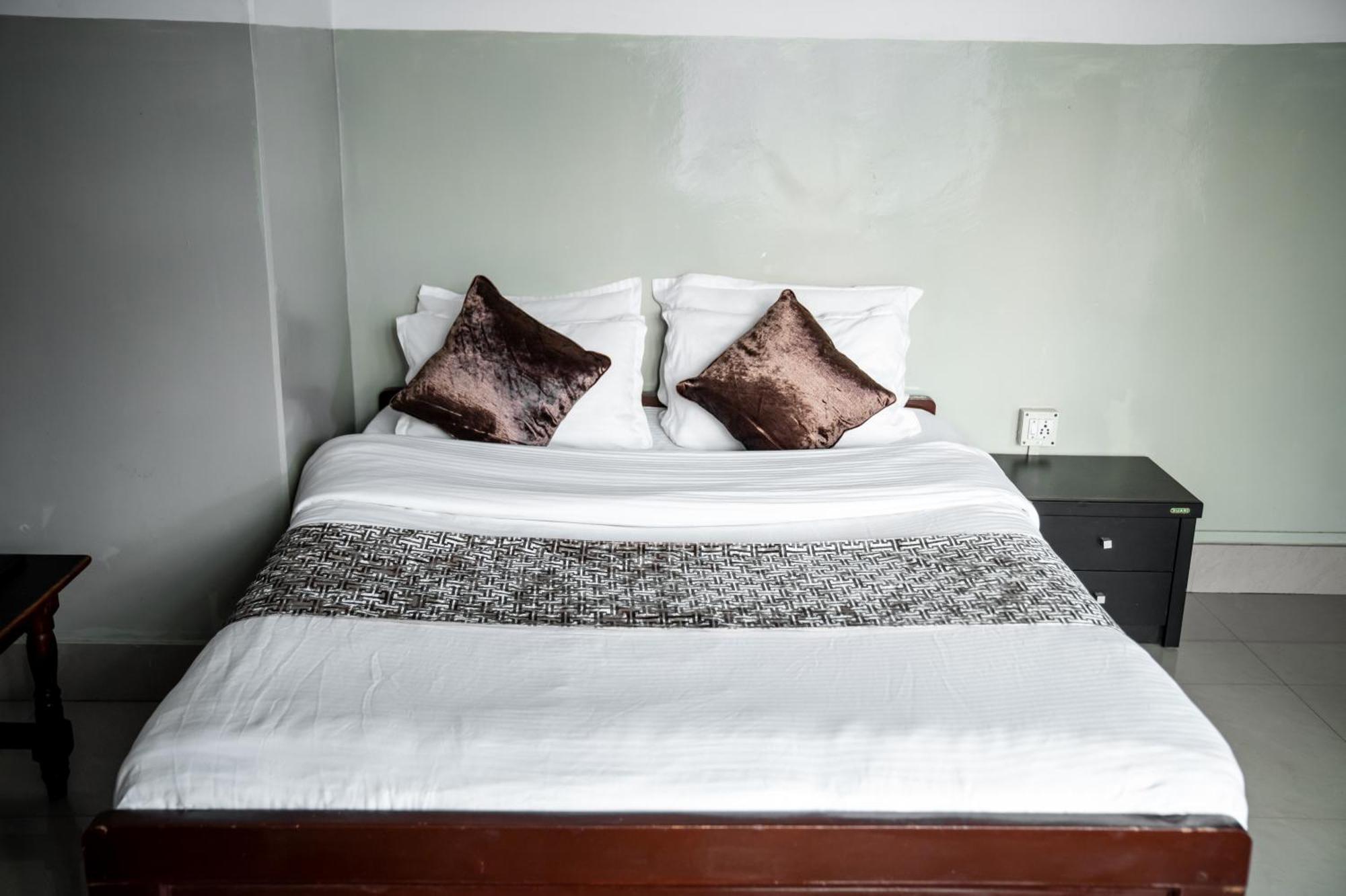 2K Hotel Kohima 外观 照片