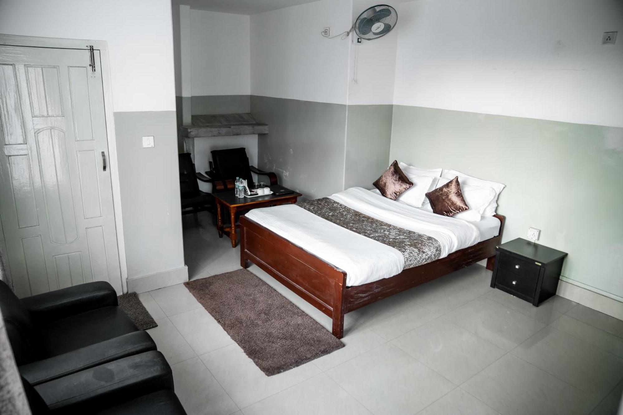 2K Hotel Kohima 外观 照片