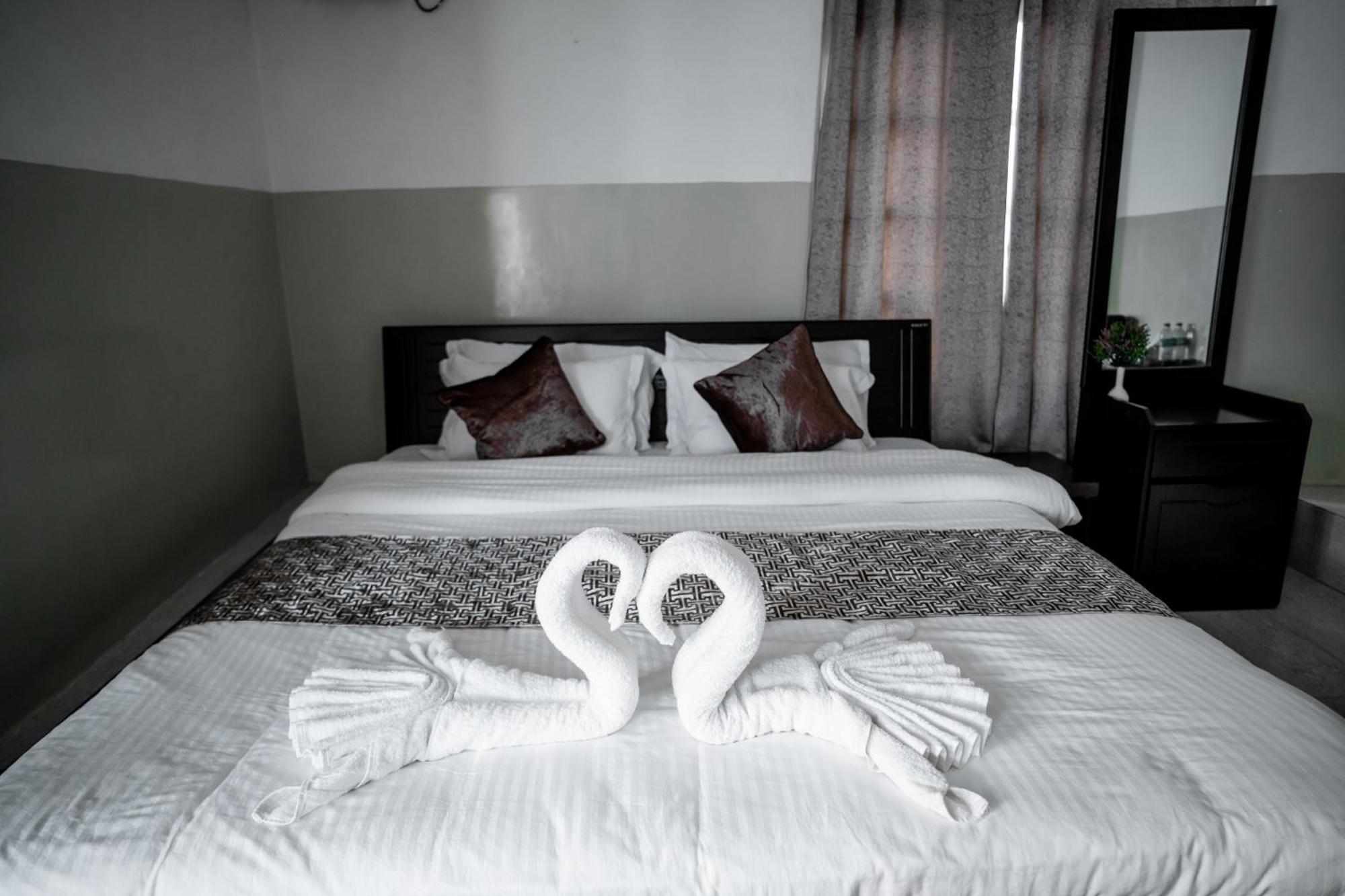 2K Hotel Kohima 外观 照片