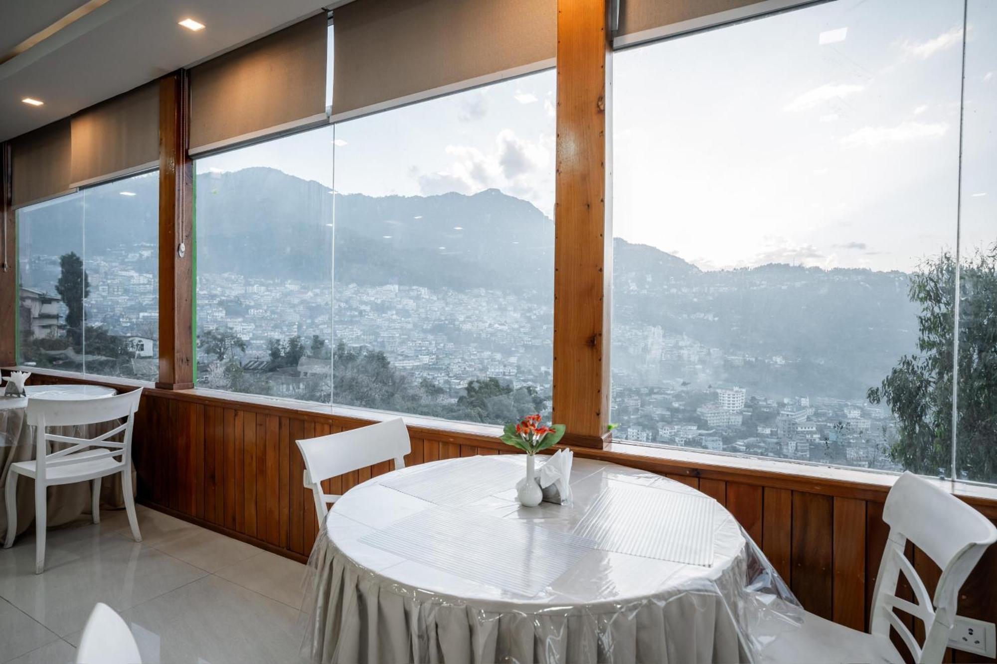 2K Hotel Kohima 外观 照片