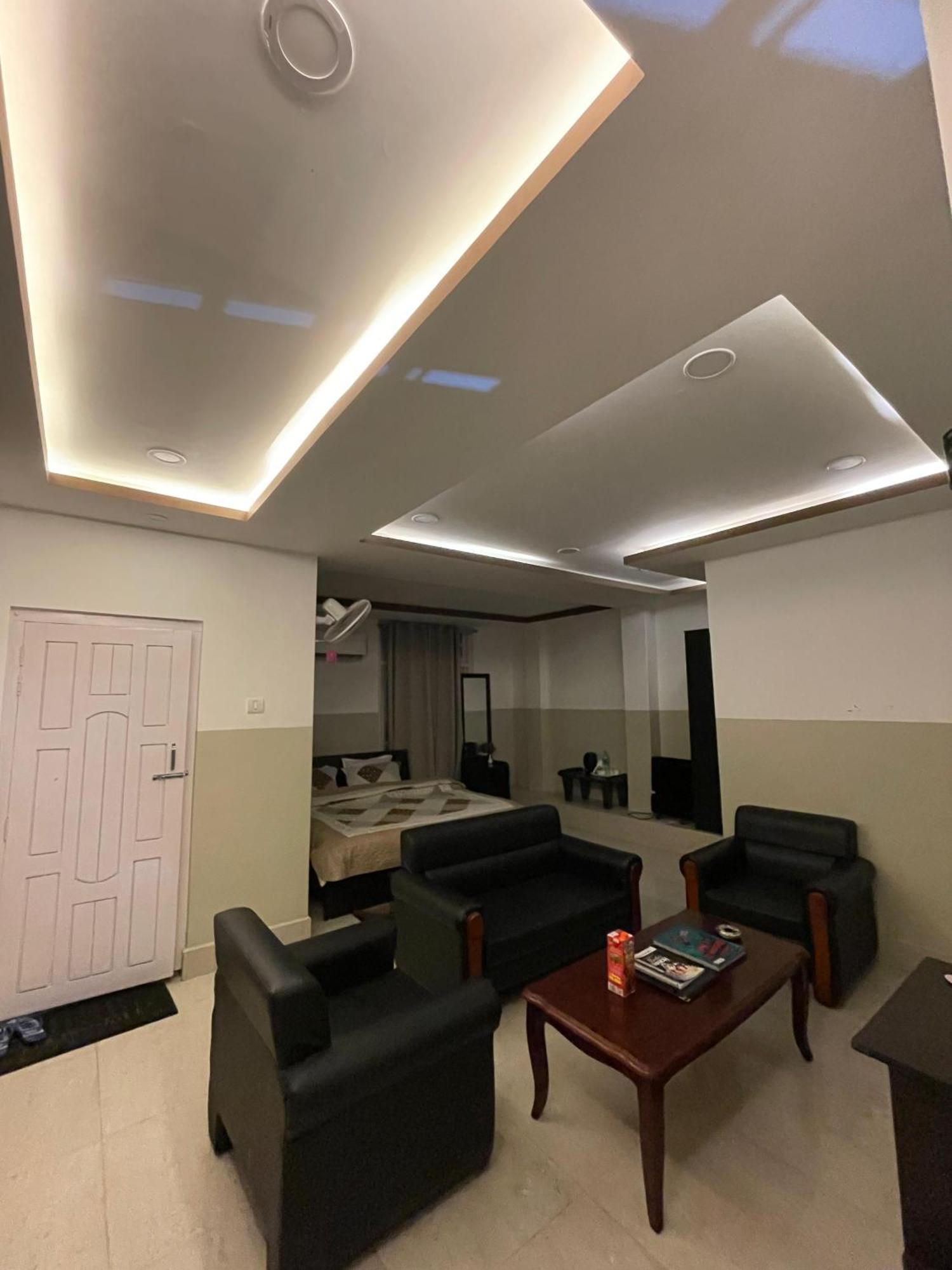 2K Hotel Kohima 外观 照片