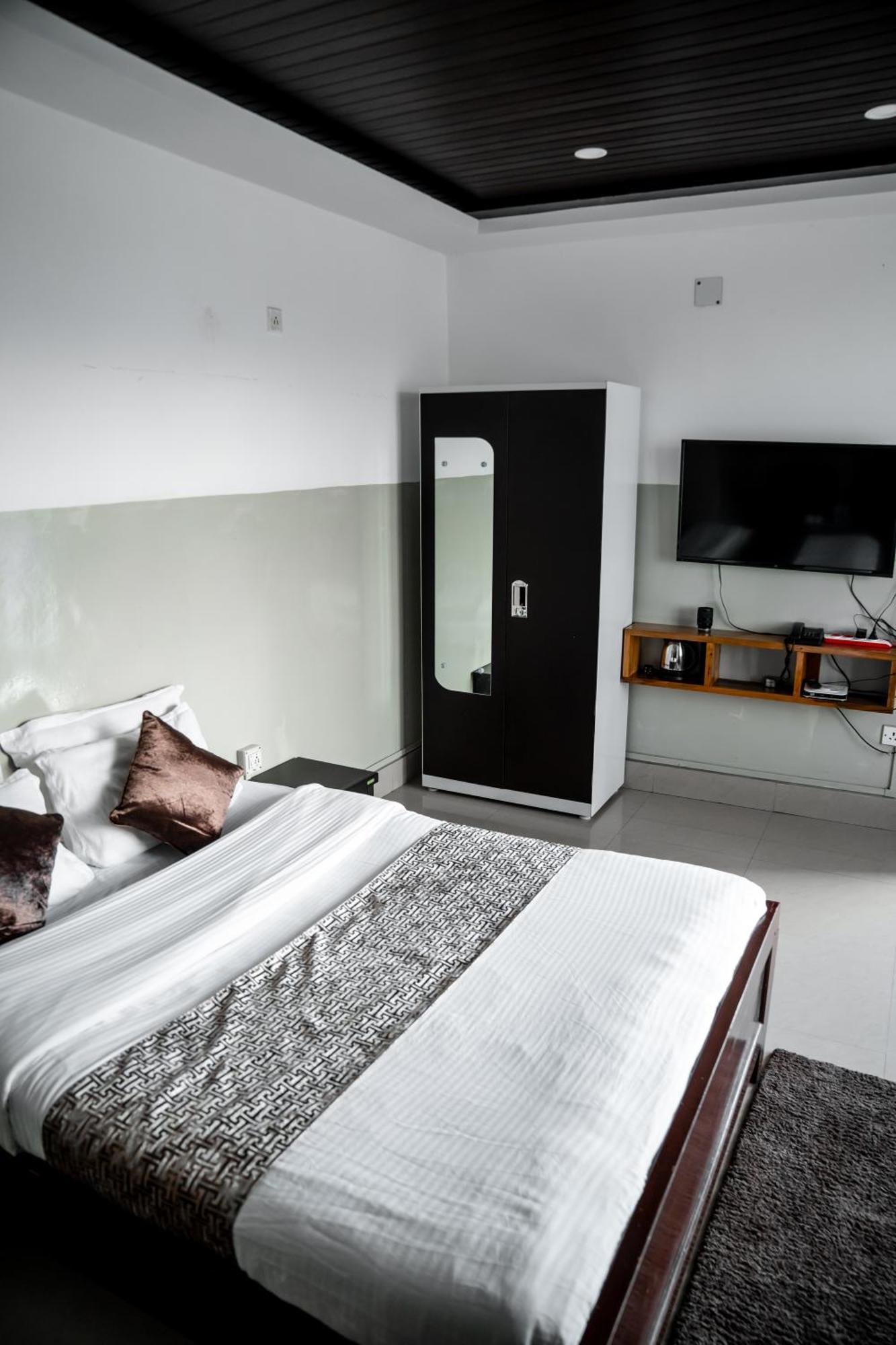 2K Hotel Kohima 外观 照片