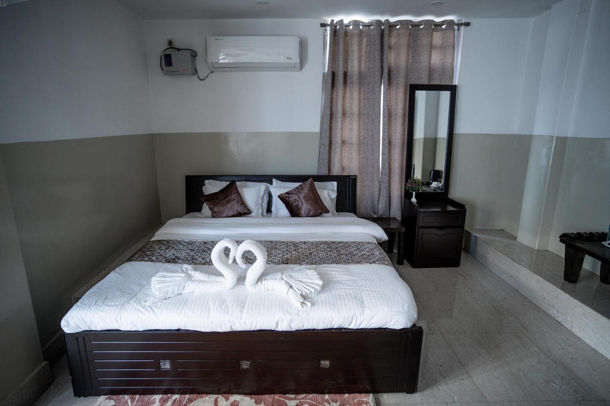 2K Hotel Kohima 外观 照片